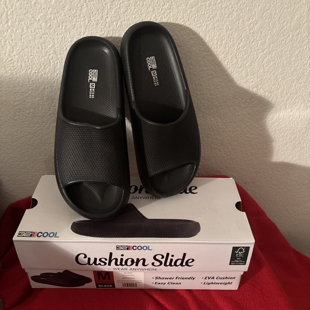 32 Degrees cushion slides unisex women’s 7-5-8.5 and men’s 5.5 - 6.5 Sandals
